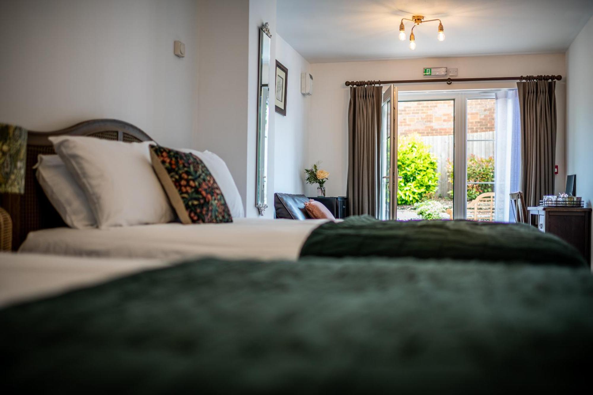 Stonehenge Courtyard Bed & Breakfast Amesbury Exterior photo