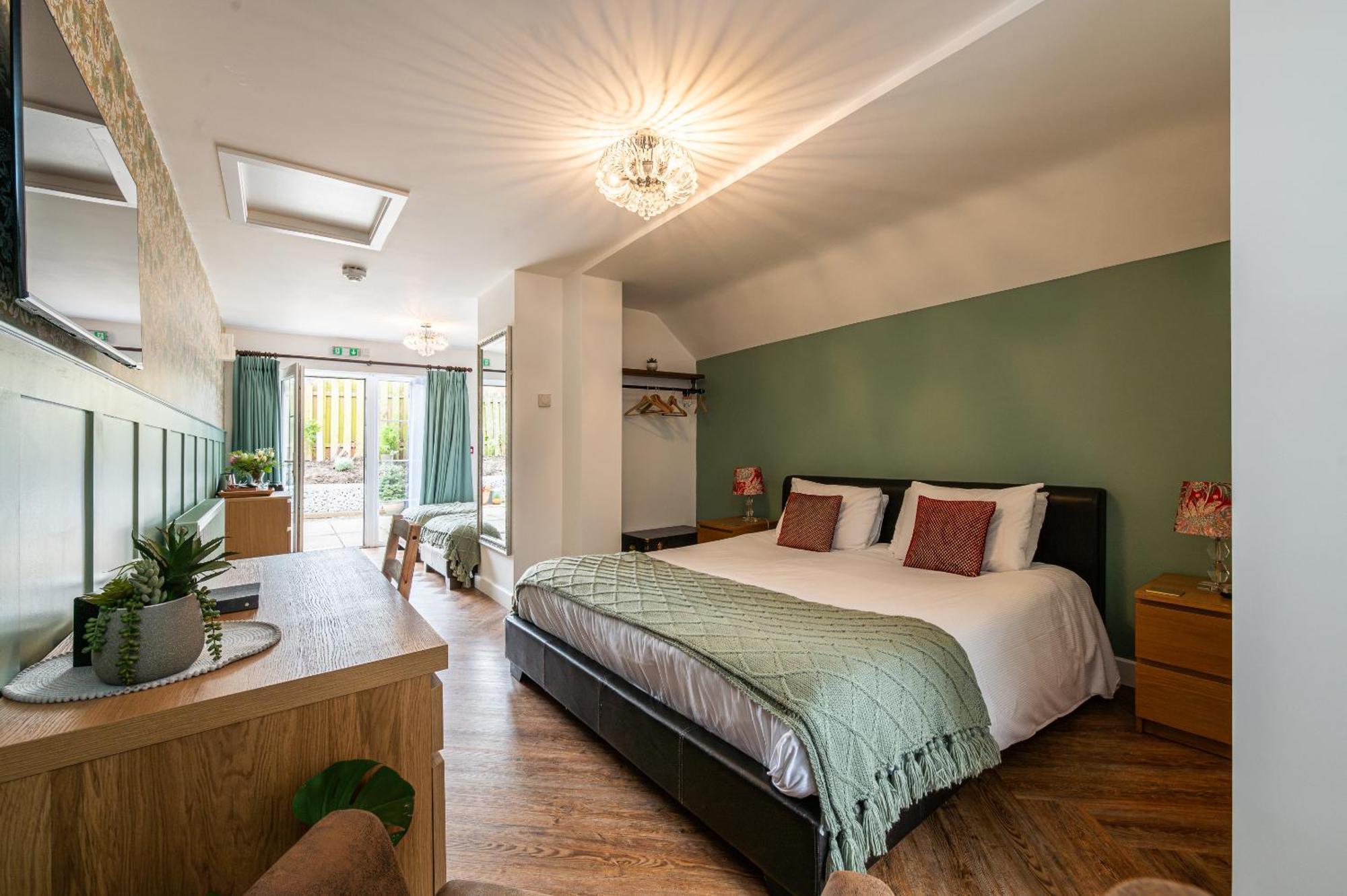 Stonehenge Courtyard Bed & Breakfast Amesbury Exterior photo